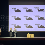 Paula Félix-Didier junto a Jay Weissberg recibiendo el Premio Jean Mitry