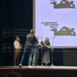 Paula Félix-Didier junto a Jay Weissberg recibiendo el Premio Jean Mitry
